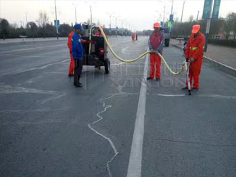 強化春季公路養護，保證道路通暢